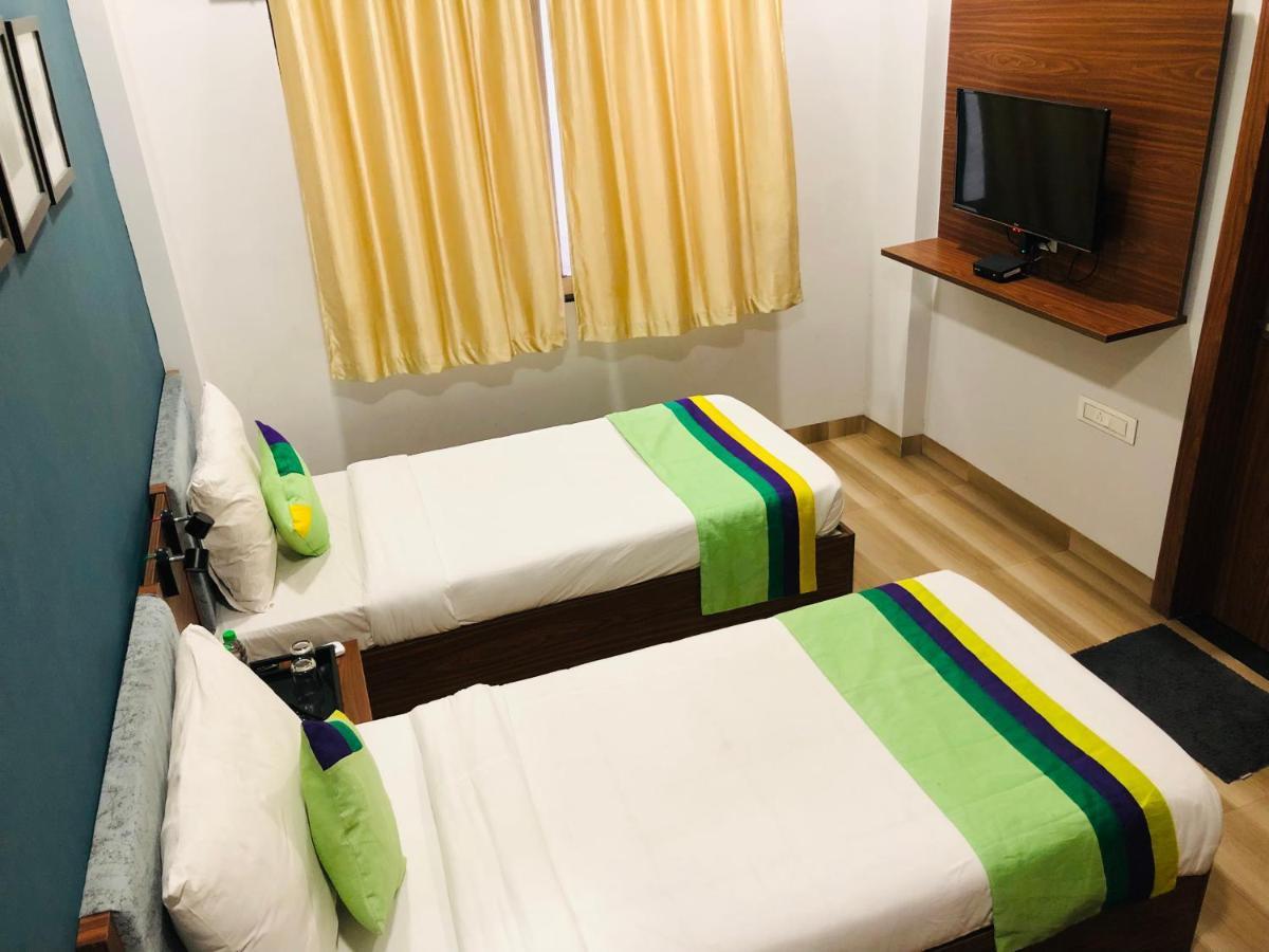 Hotel Ballfin Indore Dış mekan fotoğraf