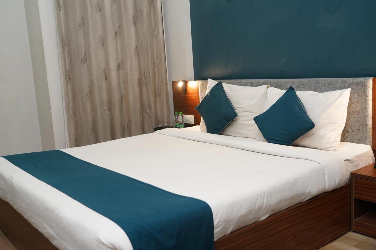 Hotel Ballfin Indore Dış mekan fotoğraf