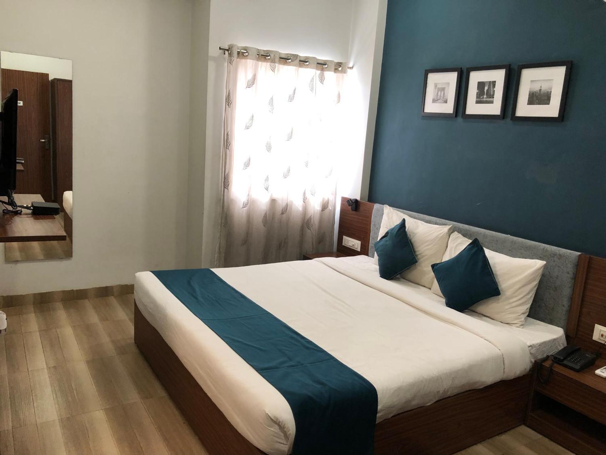 Hotel Ballfin Indore Dış mekan fotoğraf