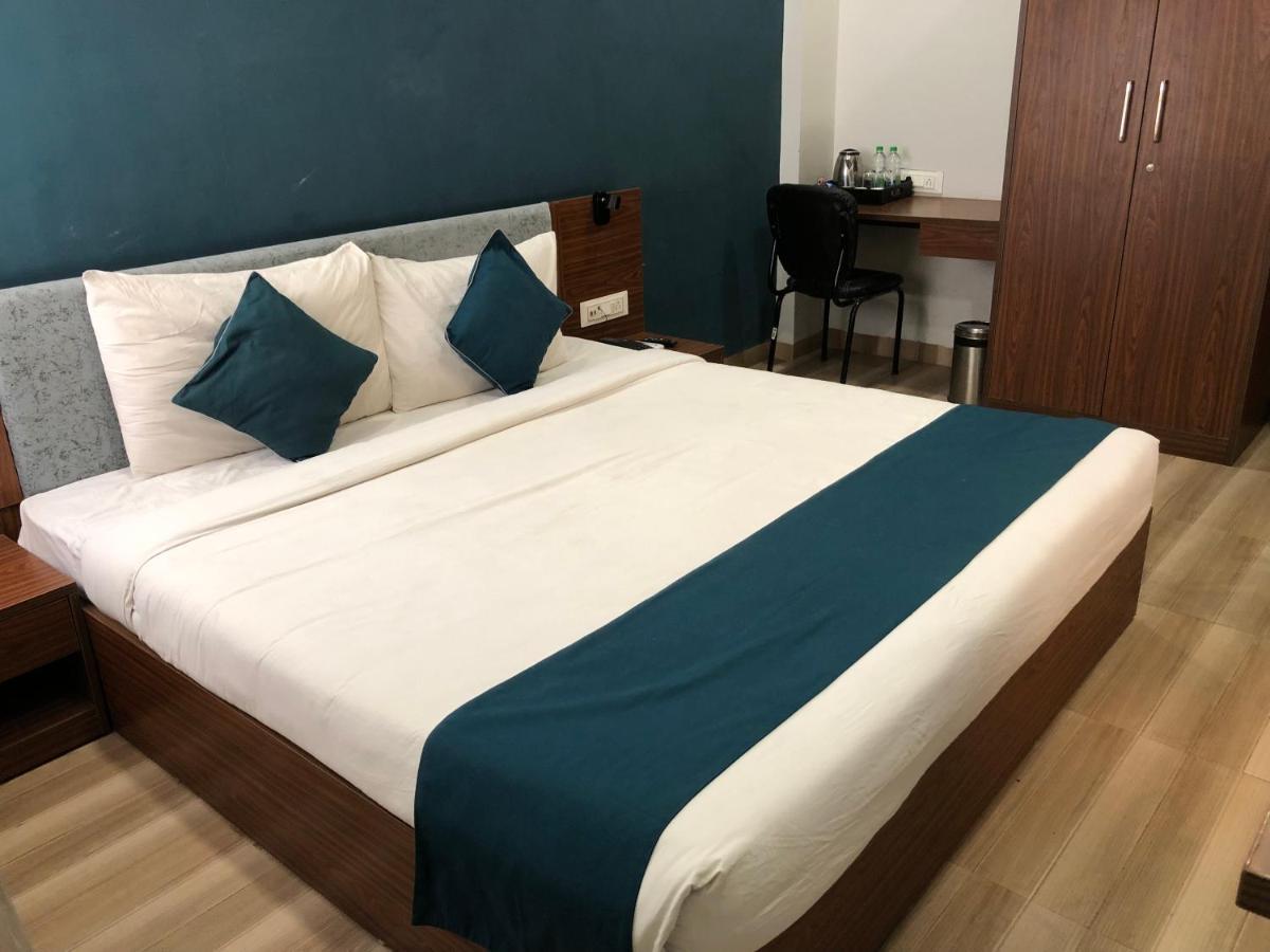Hotel Ballfin Indore Dış mekan fotoğraf