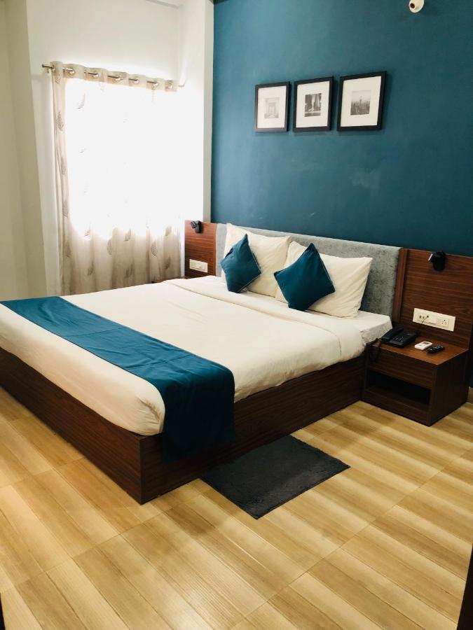 Hotel Ballfin Indore Dış mekan fotoğraf