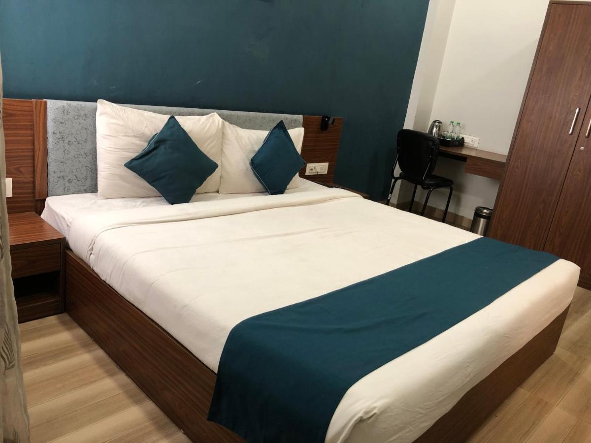 Hotel Ballfin Indore Dış mekan fotoğraf