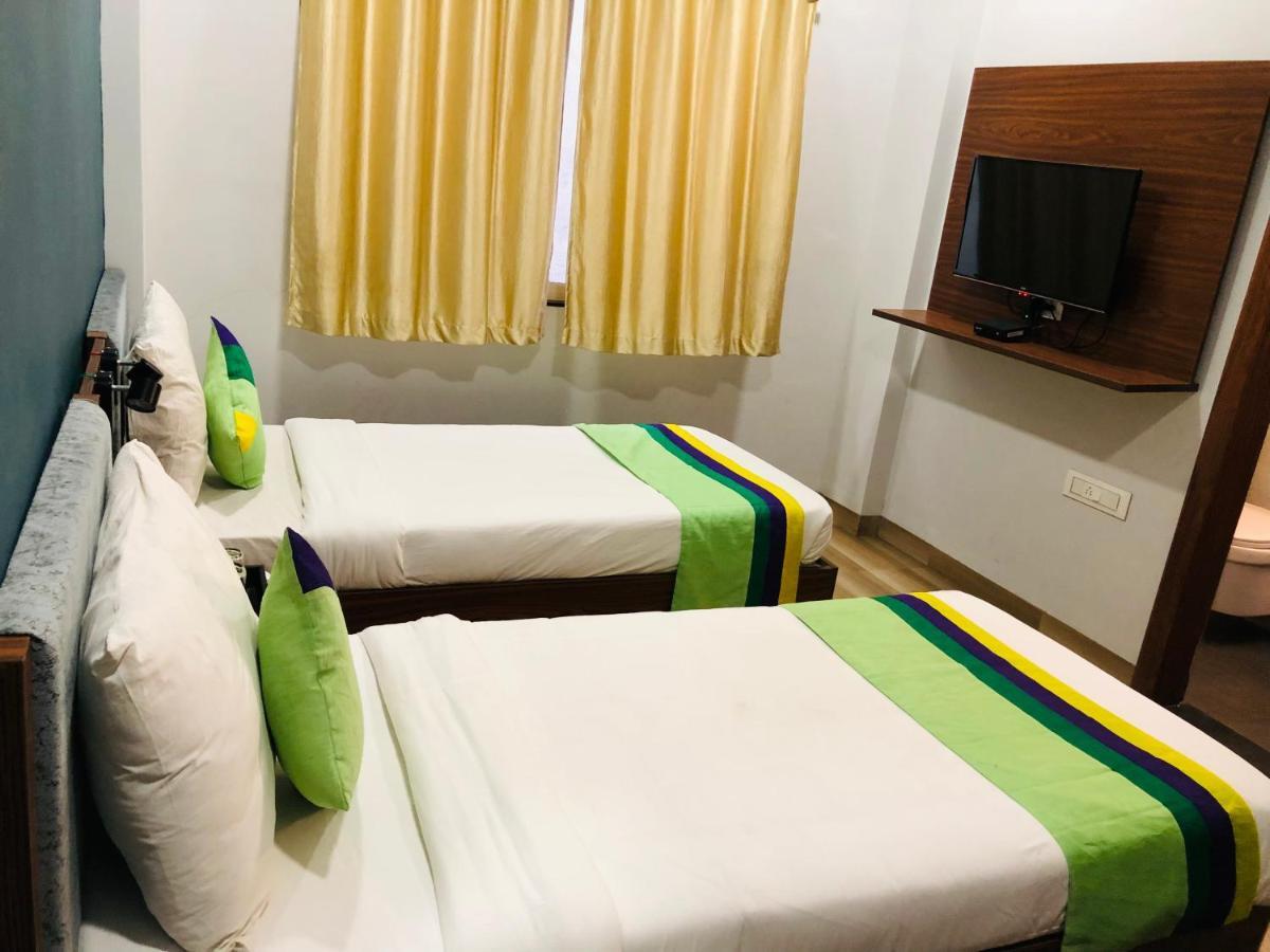Hotel Ballfin Indore Dış mekan fotoğraf