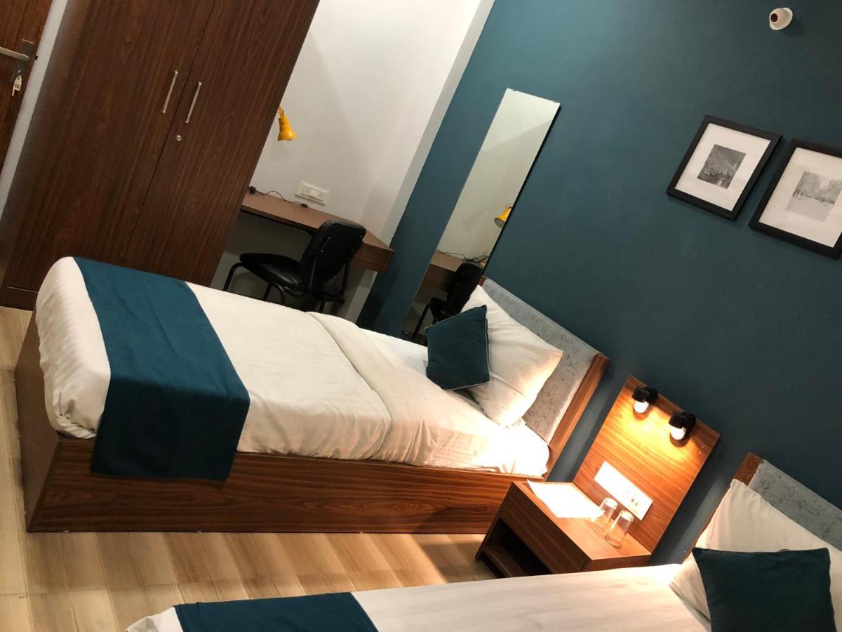 Hotel Ballfin Indore Dış mekan fotoğraf