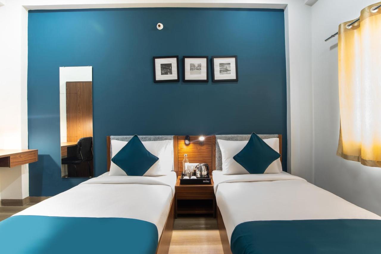 Hotel Ballfin Indore Dış mekan fotoğraf